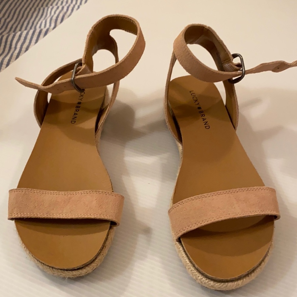 Lucky flat platforms sandals
